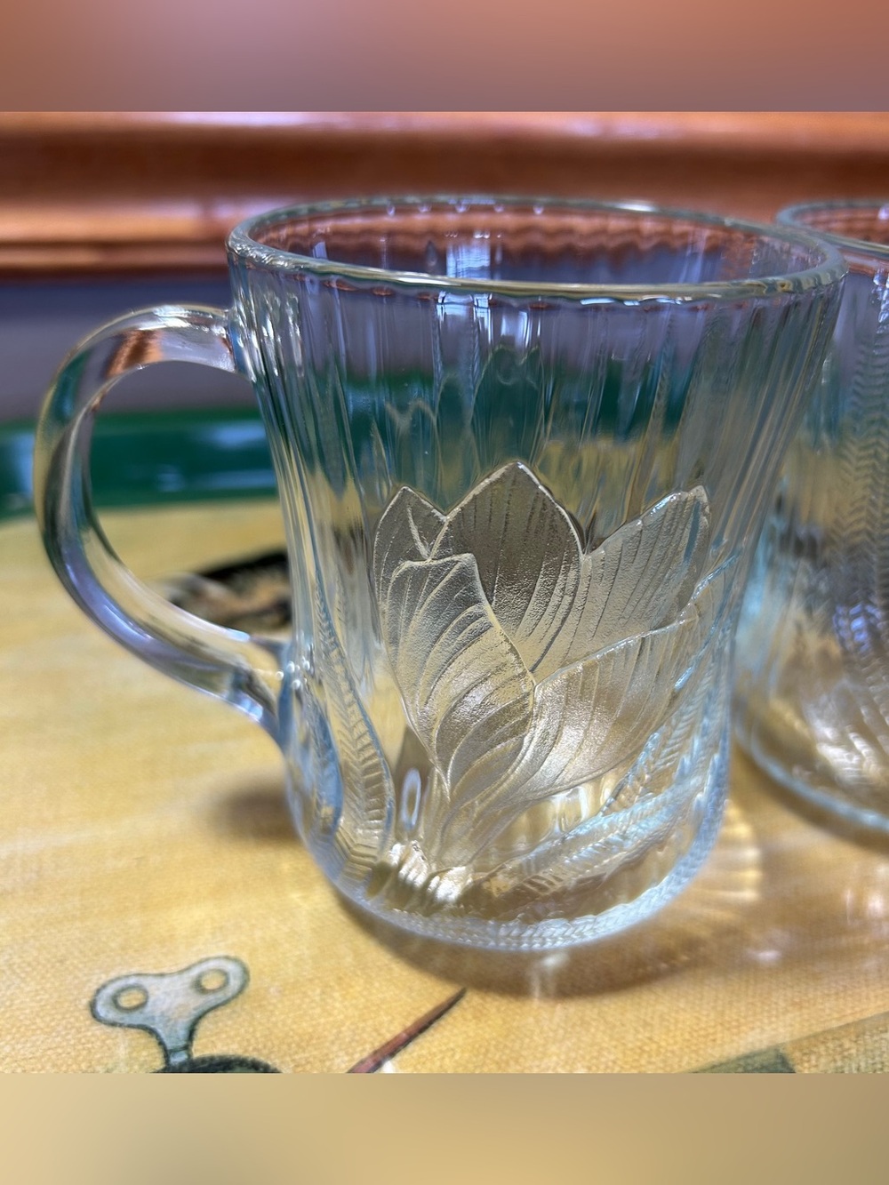 Vintage Arcoroc Canterbury Crocus Clear Glass Mugs Set of 2 - Picture 2 of 11
